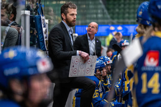 Head coach Ulf Lundberg of Sweden
