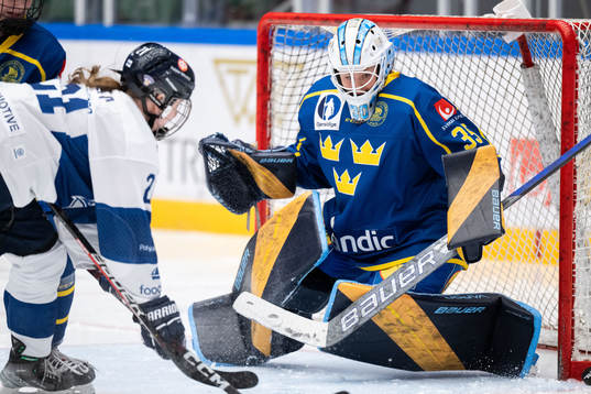 Goaltender Tindra Holm of Sweden