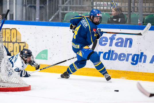 Jenniina Nylund of Finland and Linnéa Andersson of Sweden