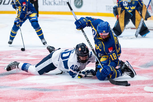 Noora Tulus of Finland and Jenny Antonsson of Sweden