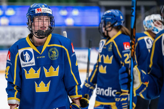 Linnéa Andersson of Sweden looks dejected