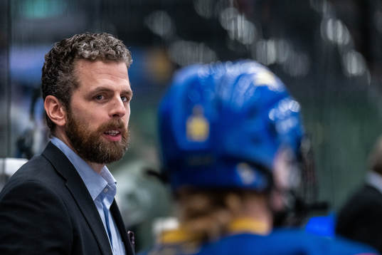 Head coach Ulf Lundberg of Sweden