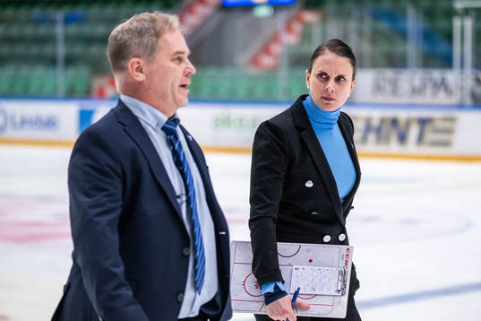 Assistant coach Mikko Palsola and assistant coach Saara
