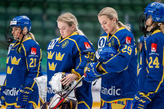 Lova Blom, goaltender Emma Söderberg and goaltender Tindra