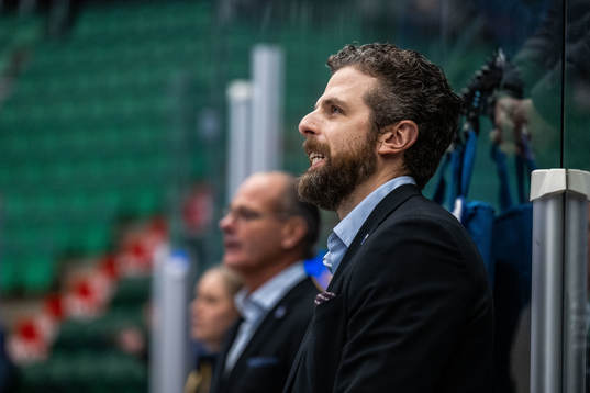 Head coach Ulf Lundberg of Sweden