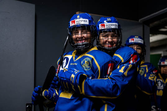 Josefine Holmgren and Josefin Bouveng of Sweden