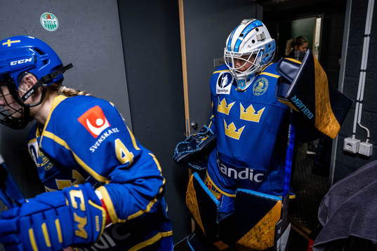 Goaltender Tindra Holm of Sweden
