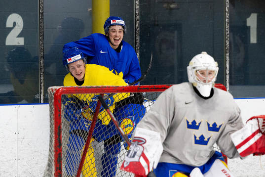 Noah Östlund and Elias Pettersson of Sweden at a practice