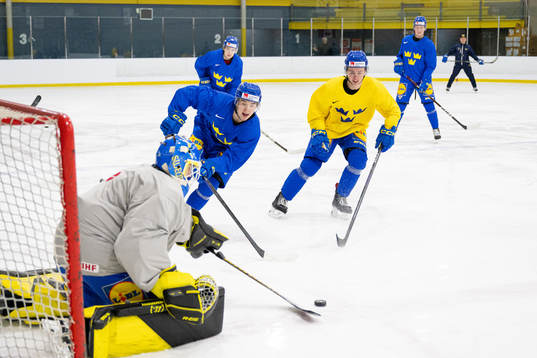 Noah Östlund and Ludvig Jansson of Sweden at a practice