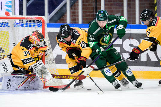 Luleås målvakt Joel Lassinantti och Erik Gustafsson
