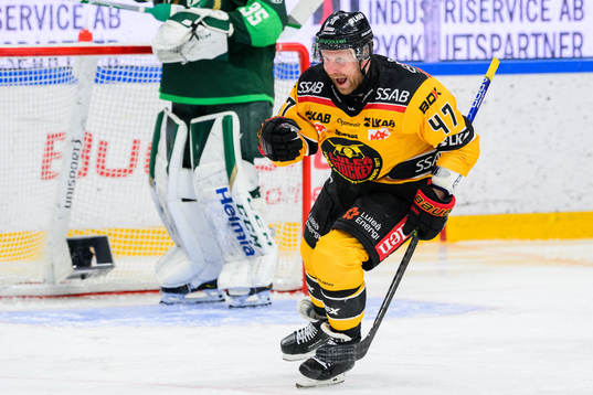 Luleås Leo Komarov jublar