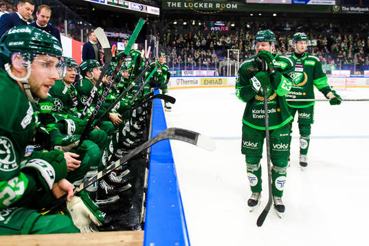 Färjestads Daniel Viksten deppar med lagkamrater