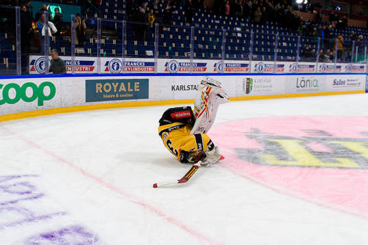 Luleås målvakt Joel Lassinantti jublar