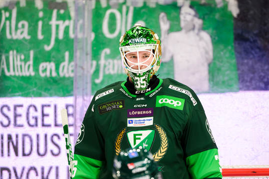 Färjestads målvakt Dennis Hildeby deppar