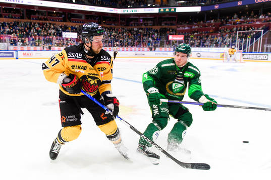 Luleås Leo Komarov och Färjestads Oscar Lawner