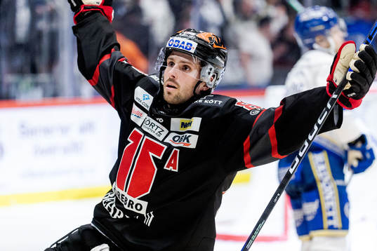 Örebros Mathias Bromé jublar