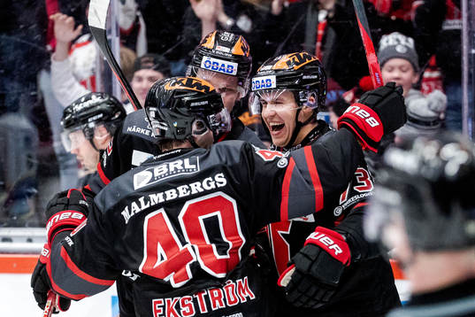 Örebros Oliver Eklind jublar