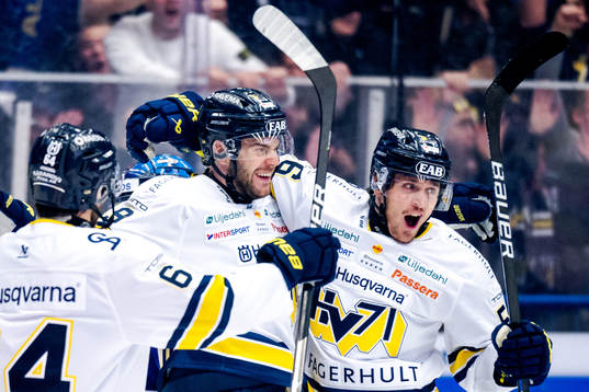 HV71s Sam Vigneault jublar med lagkamrater