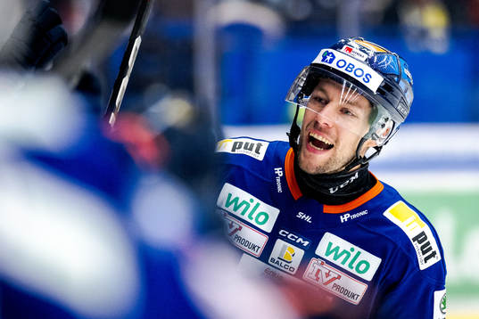 Växjös Robert Rosén jublar