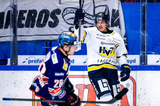 HV71s André Petersson jublar
