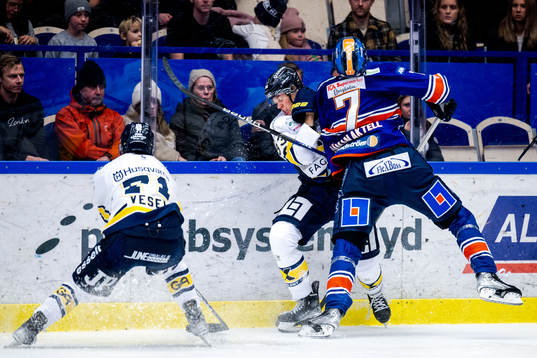 HV71s Måns Lindbäck och Växjös Hardy Häman Aktell