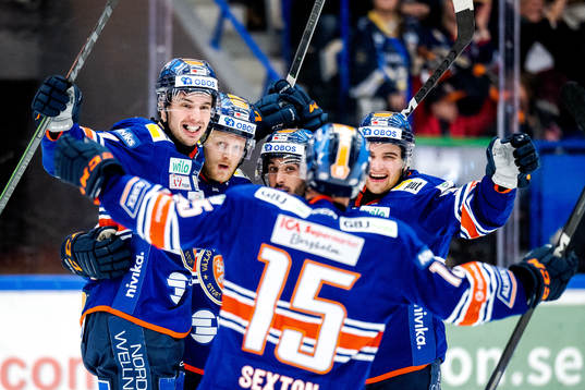 Växjös Hardy Häman Aktell och Joachim Blichfeld jublar