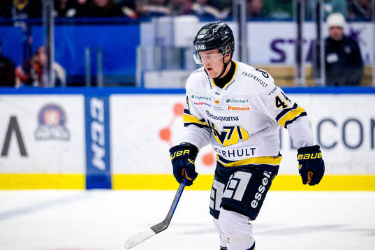 HV71s Emil Andrae lämnar isen