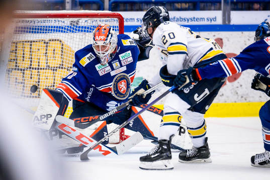 HV71s André Petersson gör mål 4-4 bakom Växjös
