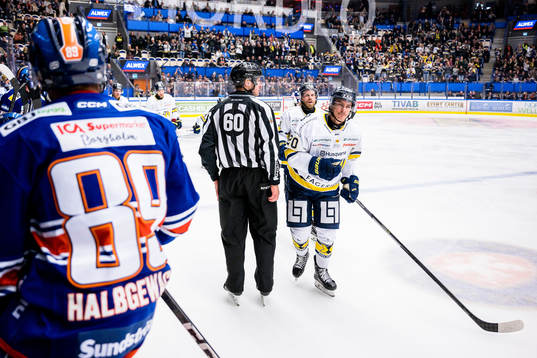 HV71s André Petersson jublar
