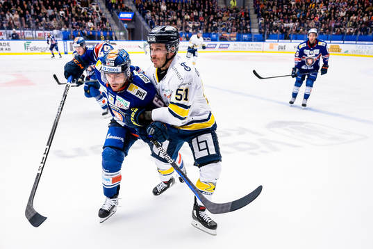 Växjös Manuel Ågren och HV71s Andy Miele