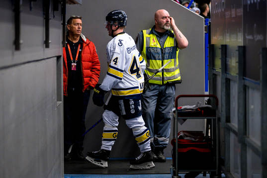 HV71s Emil Andrae lämnar isen