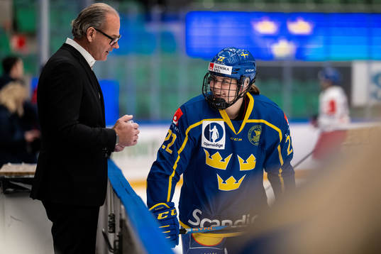 Assistant coach Andreas Spångberg and Hanna Thuvik of