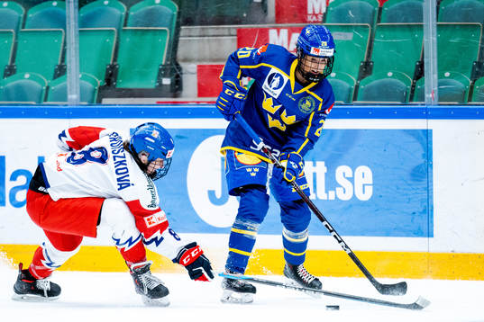 Klara Seroiszkova of Czech Republic and Fanny Rask of Sweden