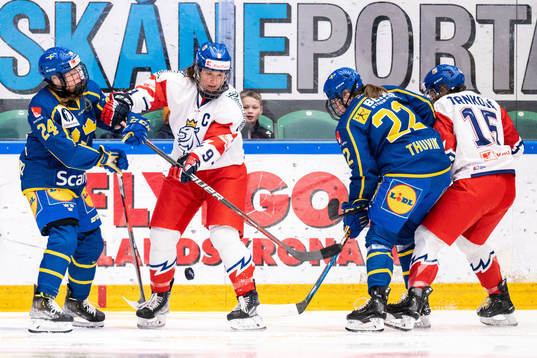 Felizia Wikner-Zienkiewicz and Hanna Thuvik of Sweden and