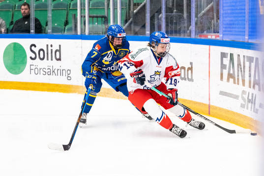 Emma Forsgren of Sweden and Michaela Pejzlova of Czech