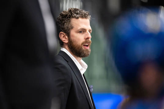 Head coach Ulf Lundberg of Sweden