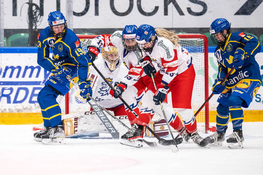 Sara Hjalmarsson and Lisa Johansson of Sweden and Andrea