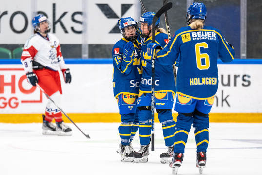 Lisa Johansson of Sweden celebrates with Josefin Bouveng