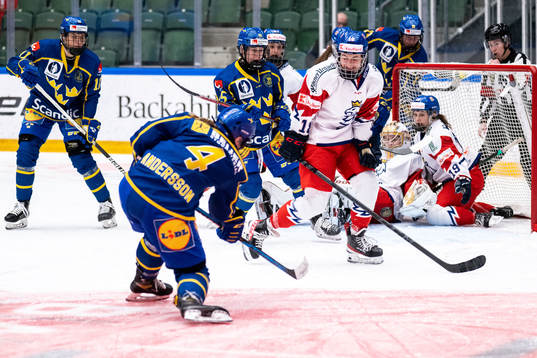 Linnéa Andersson of Sweden shoots at Michaela Pejzlova,
