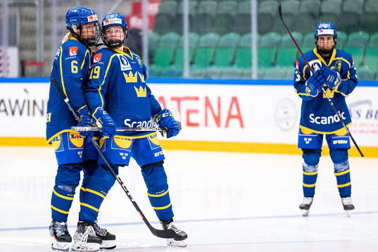 Josefine Holmgren and Sara Hjalmarsson of Sweden