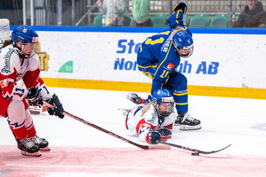 Aneta Tejralova of Czech Republic and Josefin Bouveng of