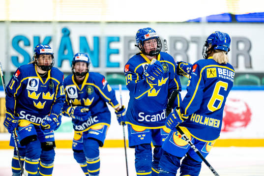 Sara Hjalmarsson of Sweden celebrates