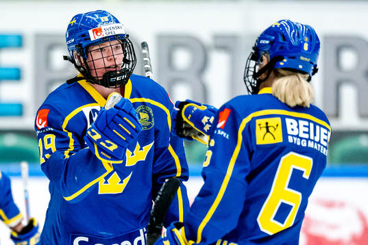 Sara Hjalmarsson of Sweden celebrates