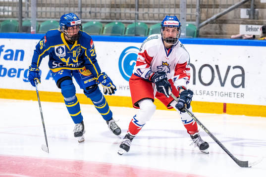 Hanna Olsson of Sweden and Tereza Vanisova of Czech Republic