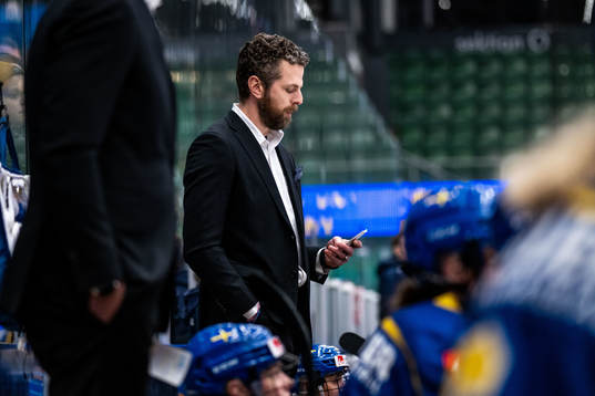 Head coach Ulf Lundberg of Sweden