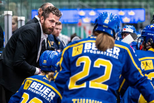 Head coach Ulf Lundberg of Sweden