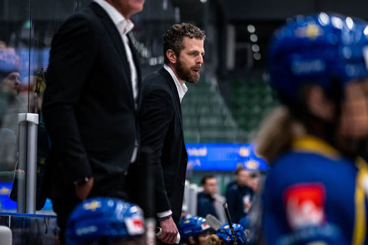 Head coach Ulf Lundberg of Sweden