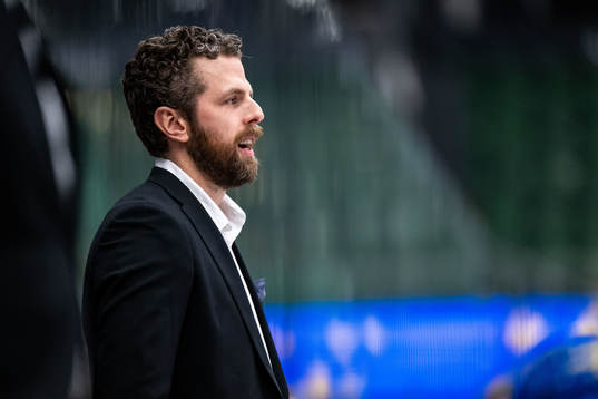 Head coach Ulf Lundberg of Sweden