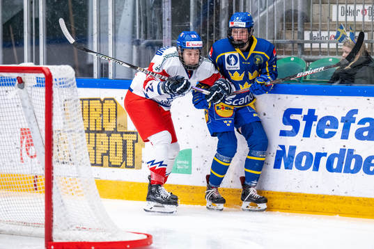 Noemi Neubauerova of Czech Republic and Annie Silén of