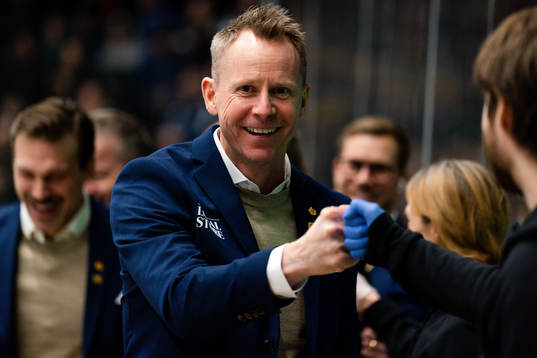 Skellefteås tränare Robert Ohlsson jublar
